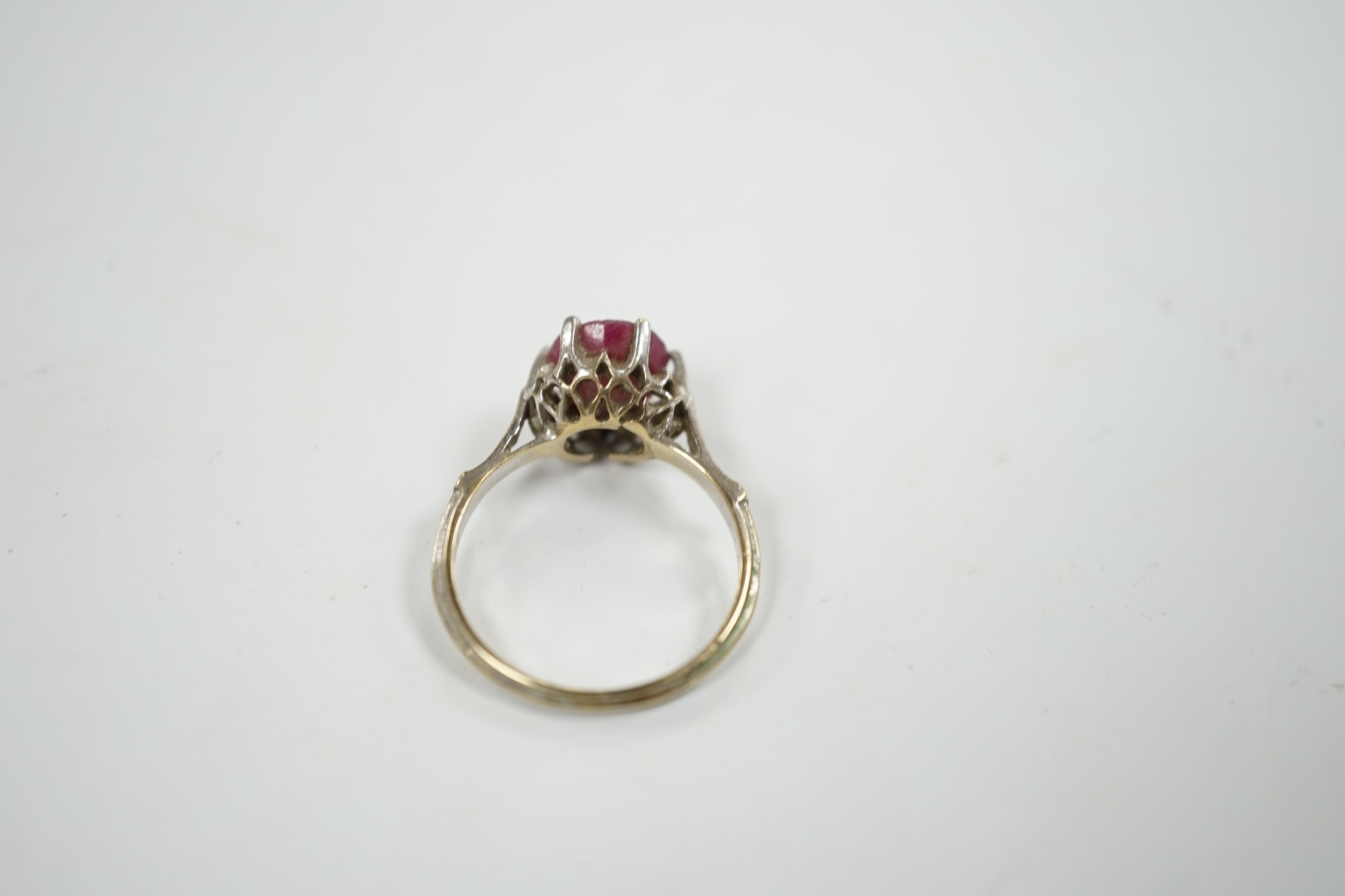 A 750 white metal and solitaire ruby set ring, size M/N, gross weight 3.1 grams.